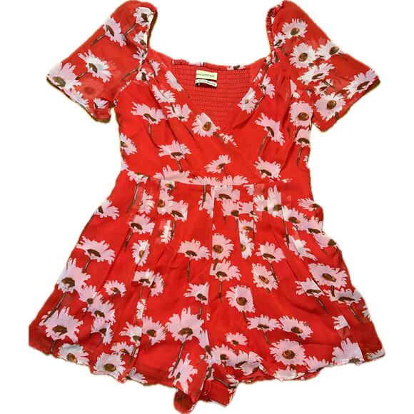 Urban Outfitters Women's Red Floral Chiffon Romper Size M Summer Casual V-Neck‎ - Picture 1 of 6